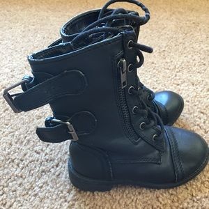Combat boots
